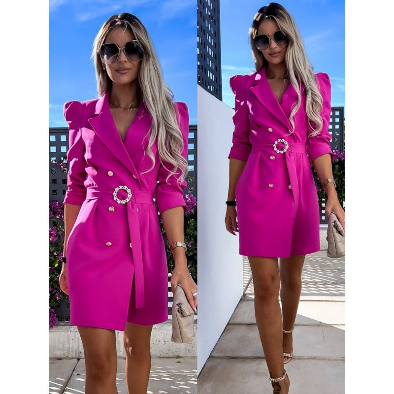 Robe blazer élégante pour femmes avec coupe cintrée et broche décorative Chic & Stil