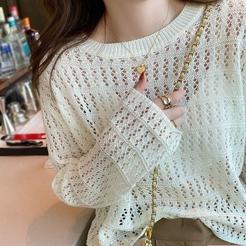 Pull tricot fin pour femmes avec design aéré à trous et coupe décontractée Chic & Stil