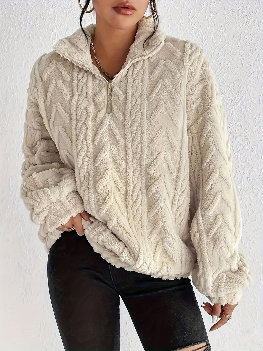Ladies oversized plush pullover with zipper and ribbed structure Lune London