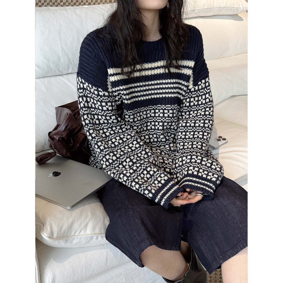 Women's Chunky Knit Oversized Sweater with Jacquard Pattern and Round Neck