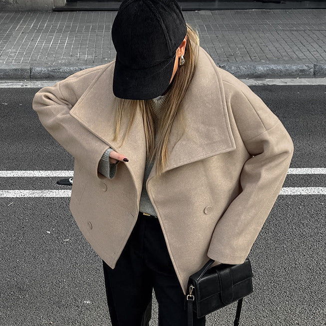 Oversized casual jacket for women with wide collar and button details Lune London