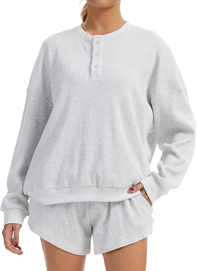 Ensemble de pull surdimensionné décontracté et de shorts Chic & Stil pour femmes