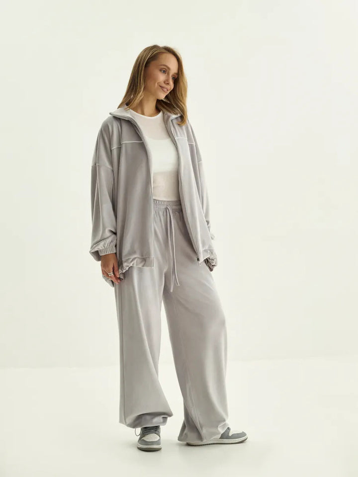 Ladies Sporty Fleece Jacket with Generous Fit and Zipper Lune London