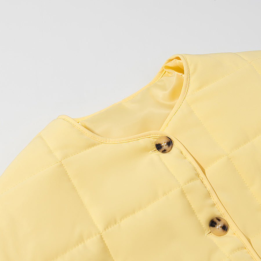 Quilted transition jacket for women with large pockets and button closure Lune London