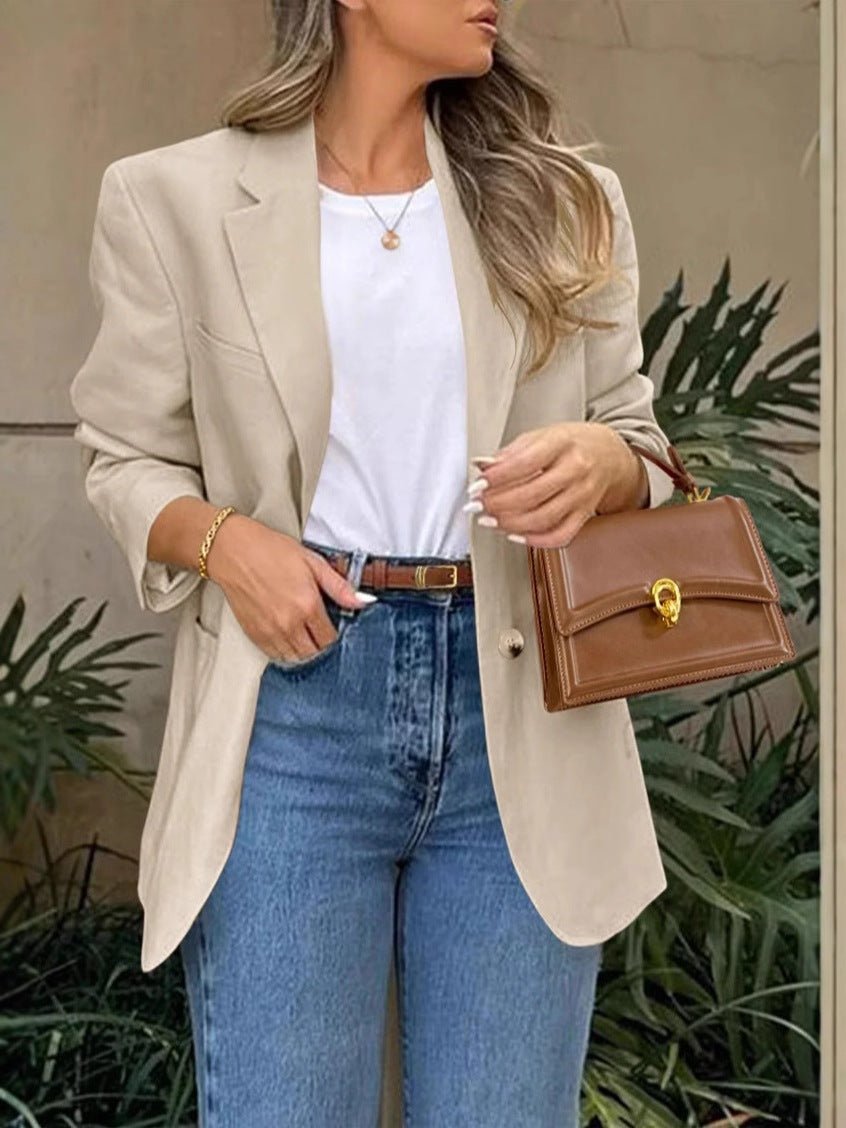 Women Elegant Blazer with modern cut lines and practical pockets Lune London