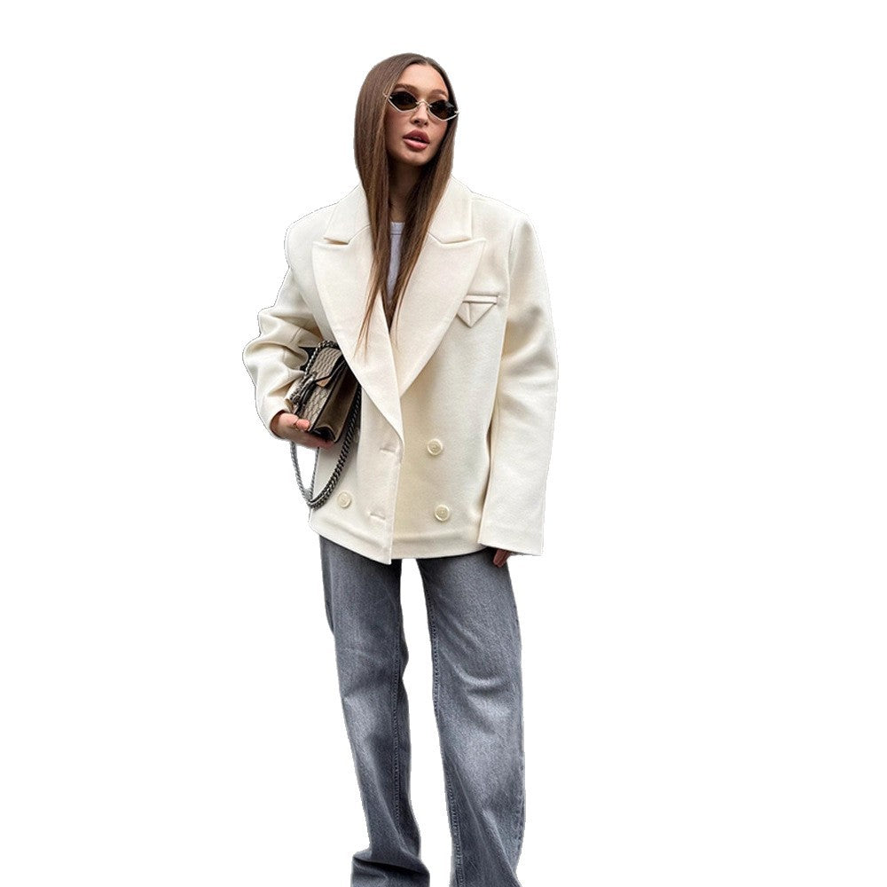 Women's Oversized Double-Breasted Short Blazer in Cocoon Cut made of Wool Blend Amarae
