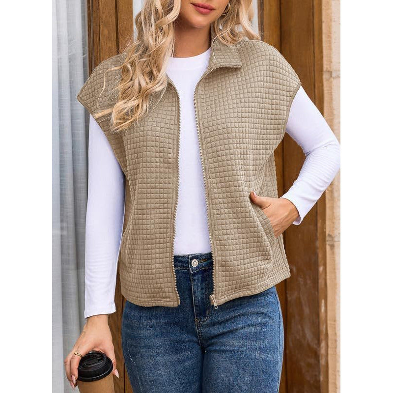 Modern women's quilted jacket with zipper and practical pockets Lune London
