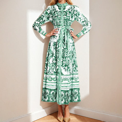 Dame Élégante Robe Maxi avec Motif Floral Délicat et Ceinture Pratique Chic & Stil