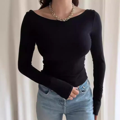 Women’s long sleeve top with an elegant round neck and a fitted cut Amarae