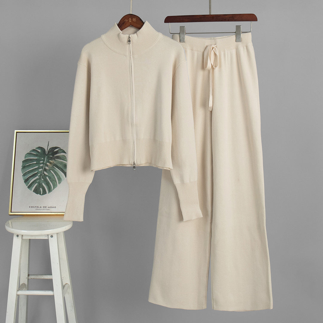 Ensemble de mode féminin tricoté avec col zippé et coupe ample Chic & Stil