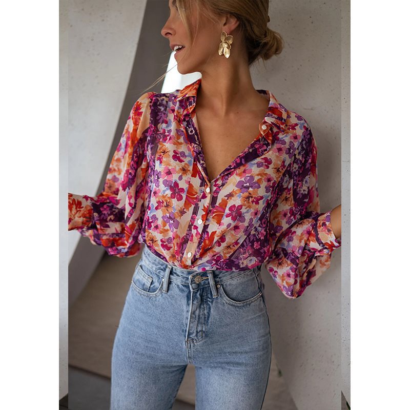 Women's blouse with floral patterns and elegant flutter sleeves Lune London