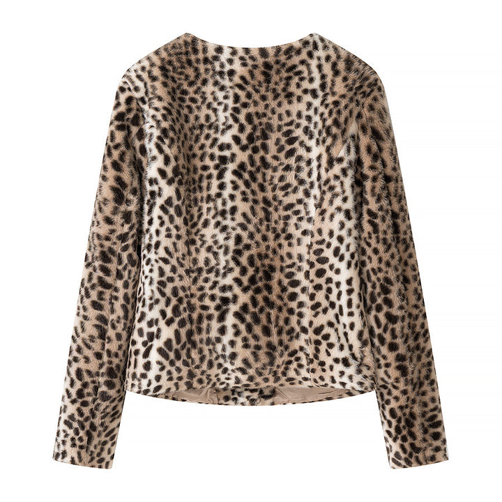 Women's short jacket made of faux fur with leopard print and continuous button placket Amarae