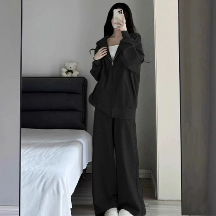 Women Comfortable Oversized Tracksuit with Hood and Side Pockets Chic & Stil