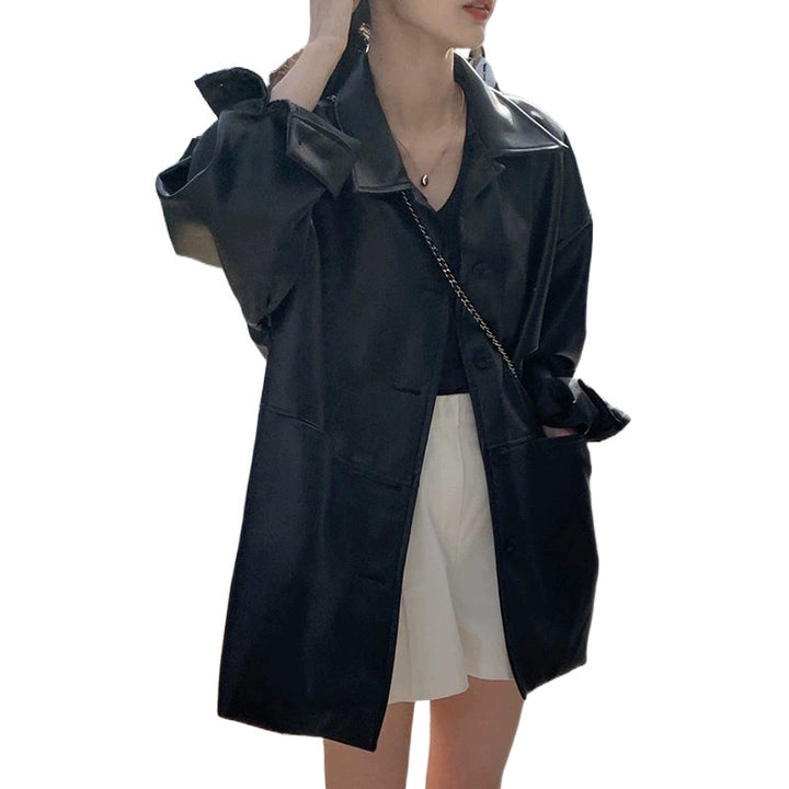 Women's fashionable long jacket made of high-quality artificial leather with practical pockets and a casual cut Chic & Stil