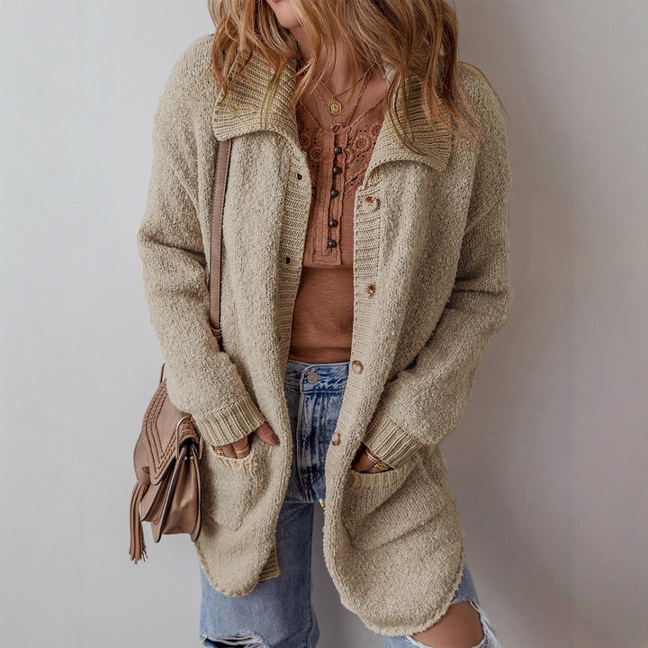 Ladies oversized sweater with practical pockets and contrasting collar Lune London