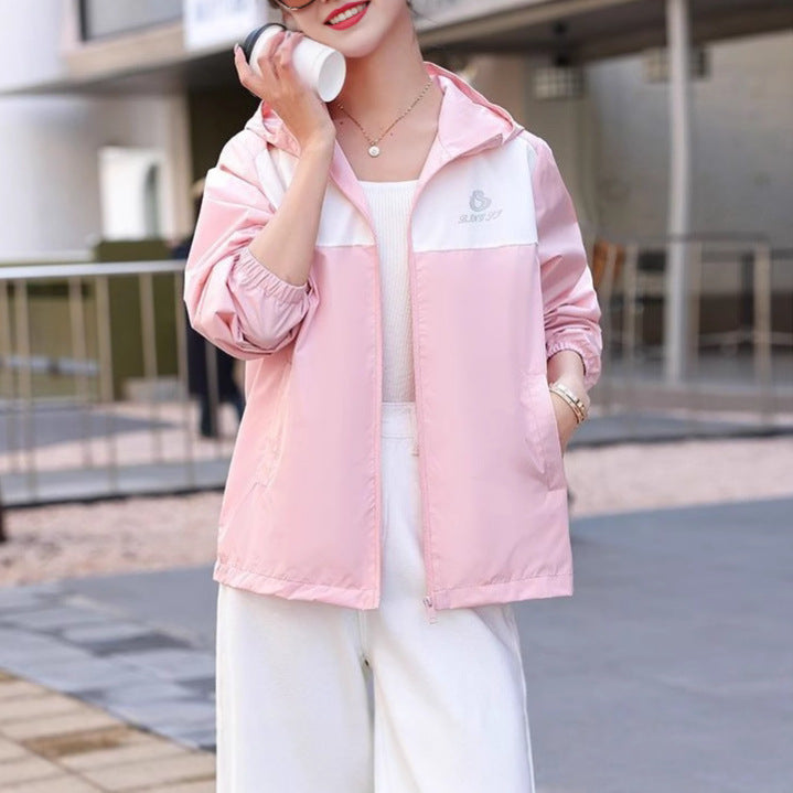 Veste de transition légère pour femmes avec un design pratique à capuche Chic & Stil