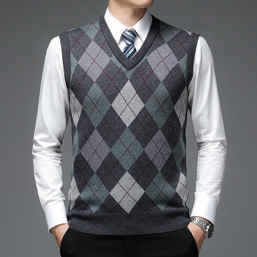 Men's V-Neck Knitted Sweater with Diamond Pattern Amarae