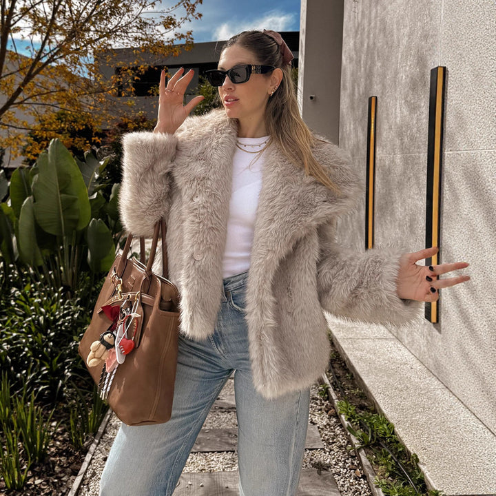 Ladies elegant faux fur coat with wide collar Lune London