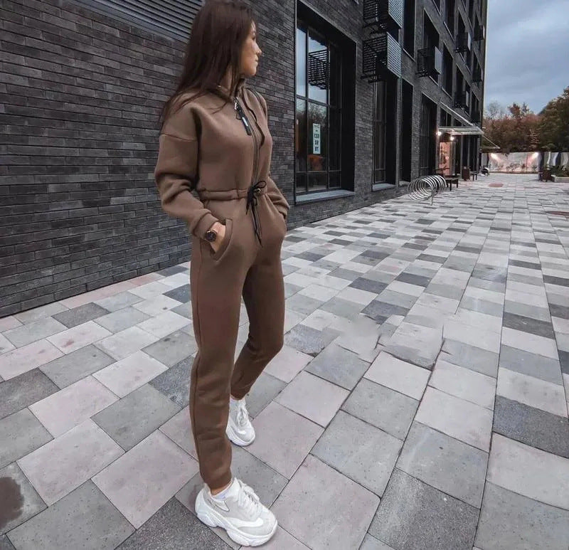 Ladies tracksuit with stylish details and elastic waist Lune London