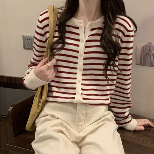 Pull en tricot à manches longues pour femmes avec fermeture à boutons Chic & Stil