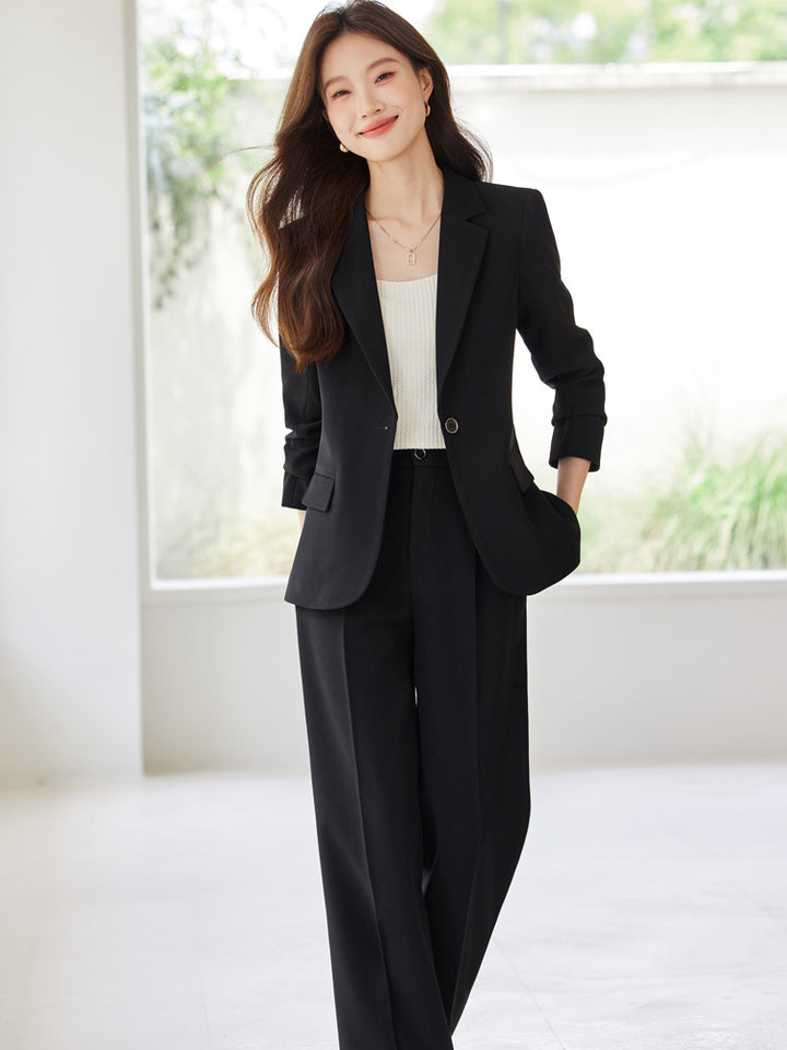 Elegant women's business suit with fitted cut and wide sleeves Lune London