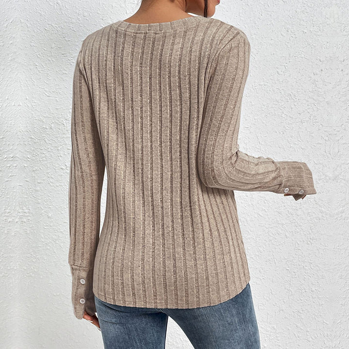 Ladies long sleeve T-shirt with lace neckline and ribbed structure Lune London