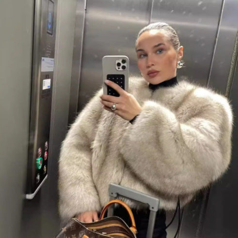 Ladies extravagant short sleeve fur jacket with voluminous sleeves Lune London