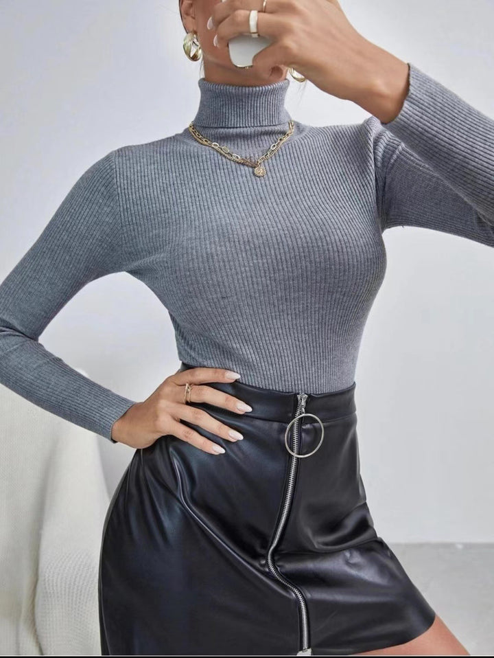 Top à col roulé à manches longues pour femmes en ribbed de haute qualité Chic & Stil
