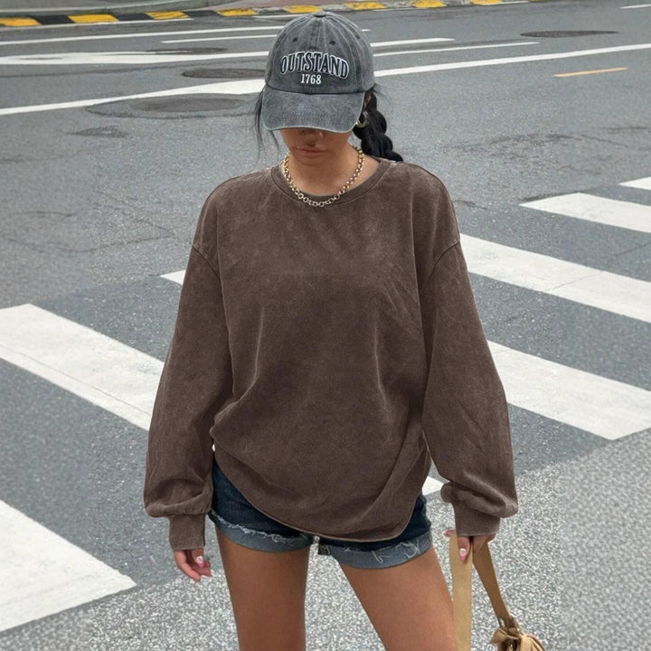 Casual sweatshirt for women with oversized fit and soft material Lune London