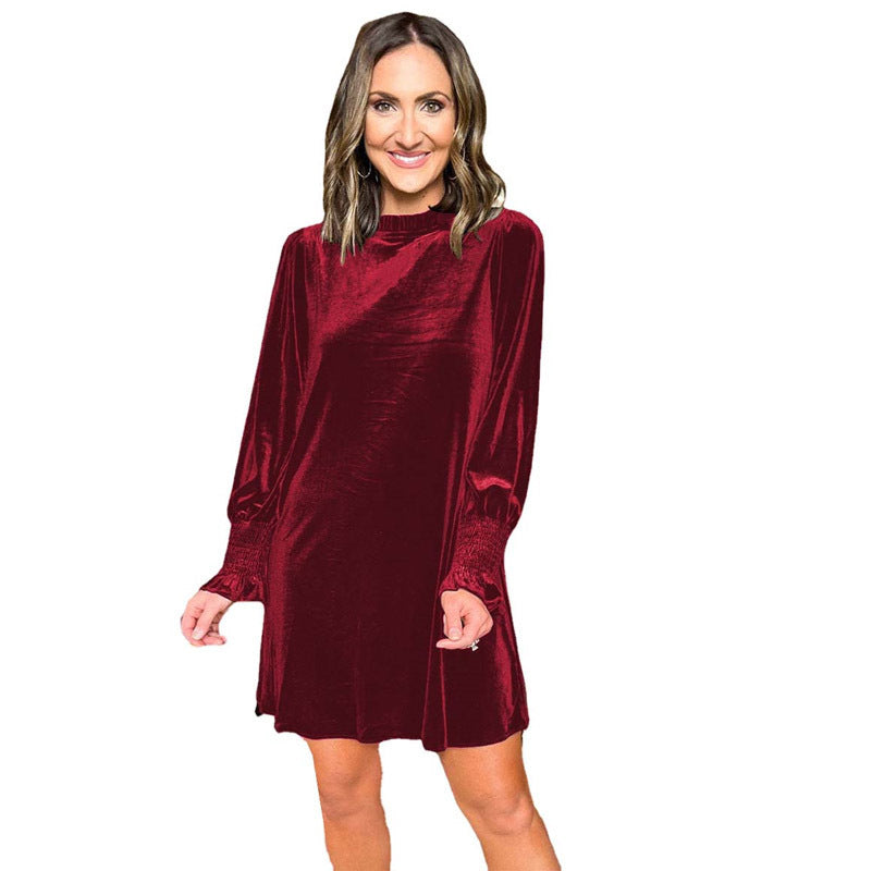 Evening satin dress for women with long sleeves and chic elegant cut