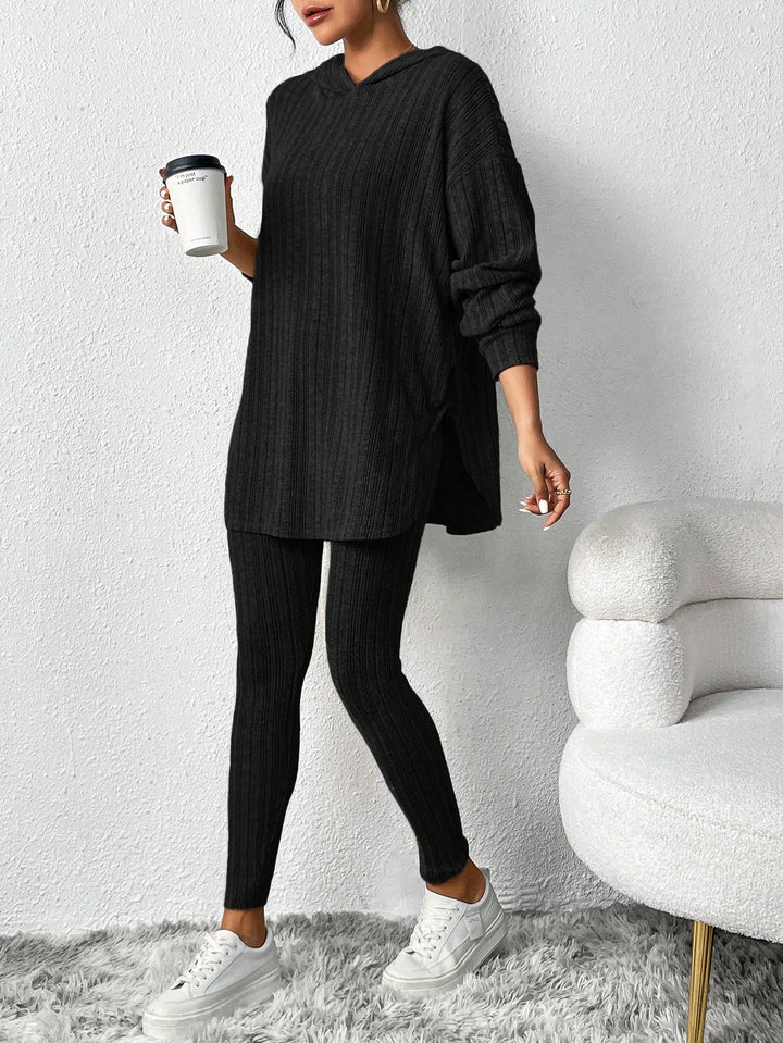 Casual outfit for ladies with oversized sweater and leggings Lune London