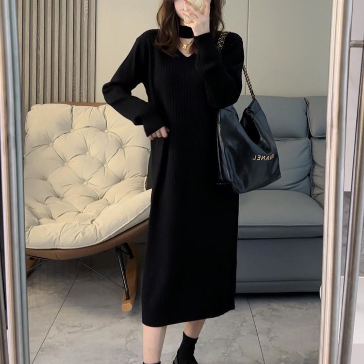 Robe en maille pour femmes avec décolleté en V profond et design en côtes texturées Chic & Stil
