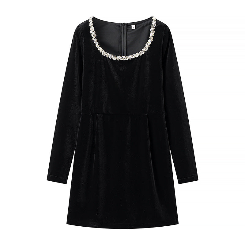 Robe en velours pour femme avec col décoratif en bijou élégant Chic & Stil