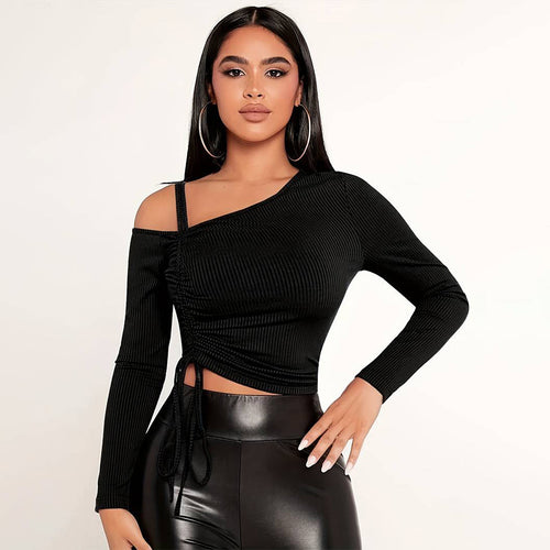 Crop top féminin stylé avec coupe asymétrique et détails de volants raffinés Chic & Stil