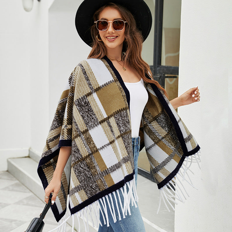 Elegant poncho for women with modern check pattern and fringes Lune London