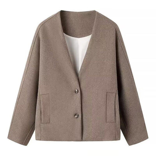 Fashion blazer jacket for women with an elegant cut and practical pockets Amarae