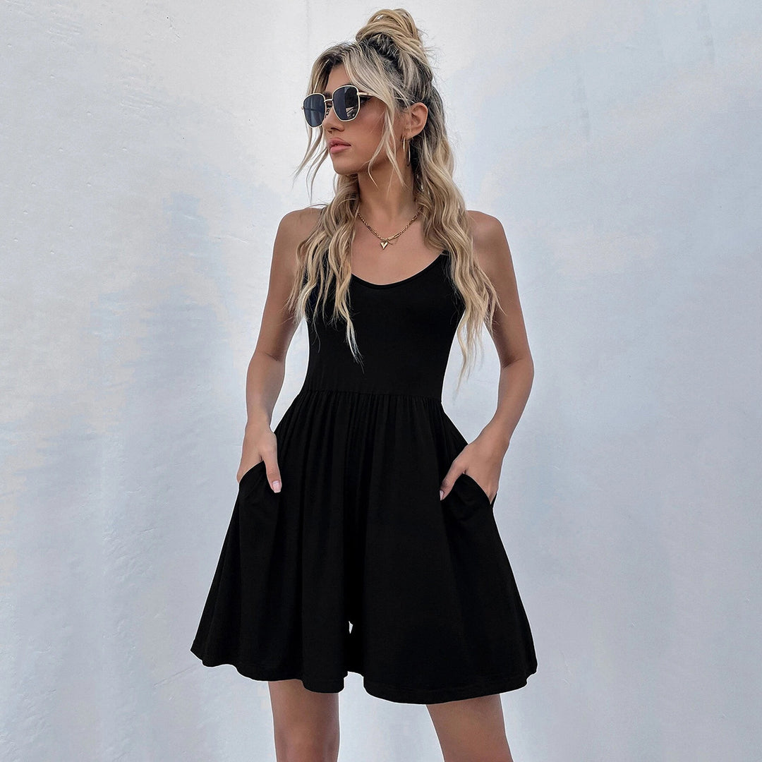 Robe décontractée pour femmes avec un col rond profond et des poches pratiques Chic & Stil