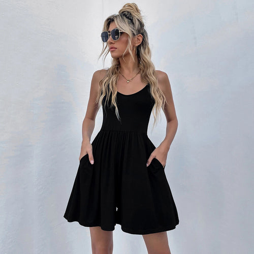 Robe décontractée pour femmes avec un col rond profond et des poches pratiques Chic & Stil