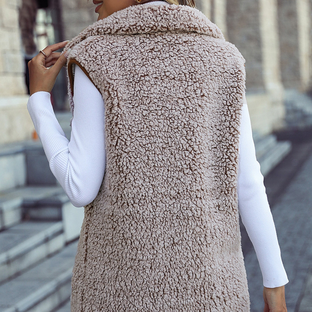 Women Cozy Cardigan with convenient pockets and button closure Lune London