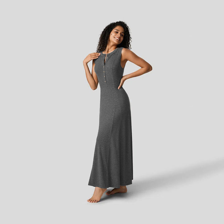 Robe maxi femme avec patte de boutonnage et coupe flatteuse pour la silhouette Chic & Stil