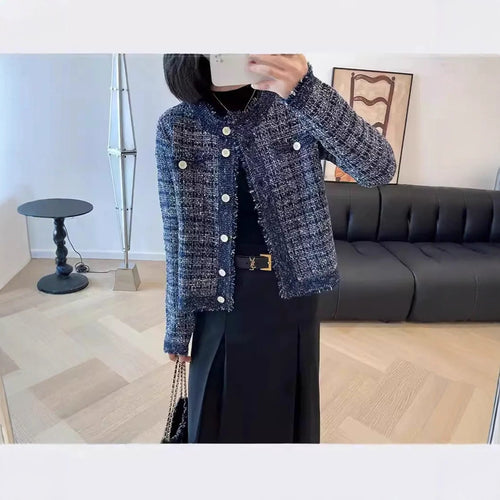 Cardigan pour femmes avec fermeture à boutons pleine et design élégant Chic & Stil