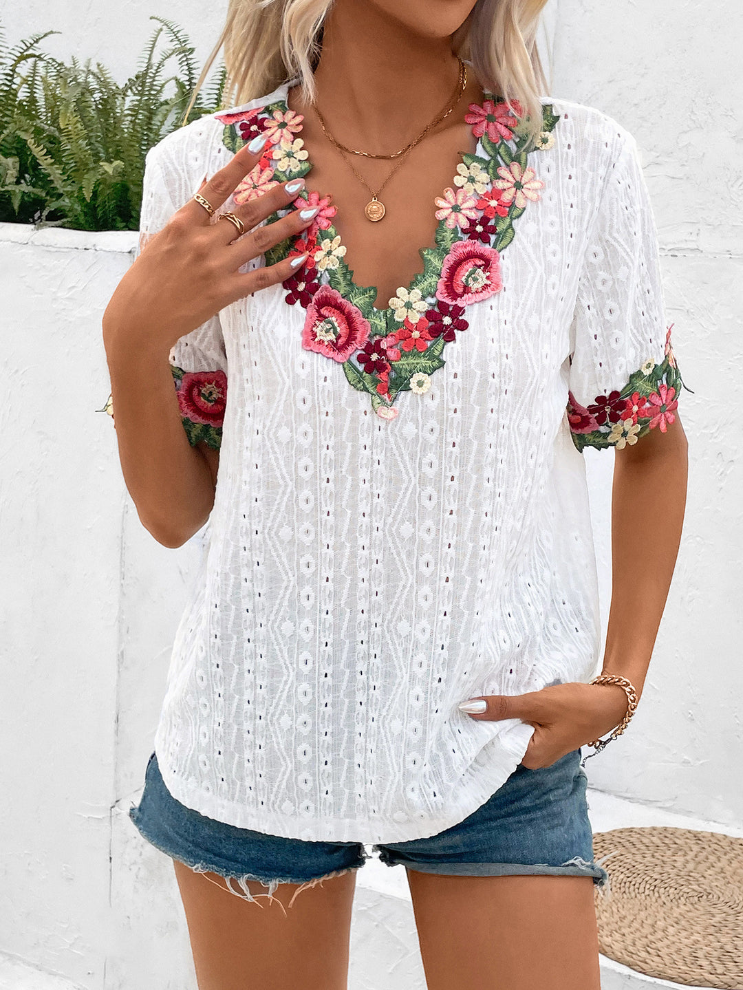 Blouse for women with floral embroidery and airy sleeves Lune London