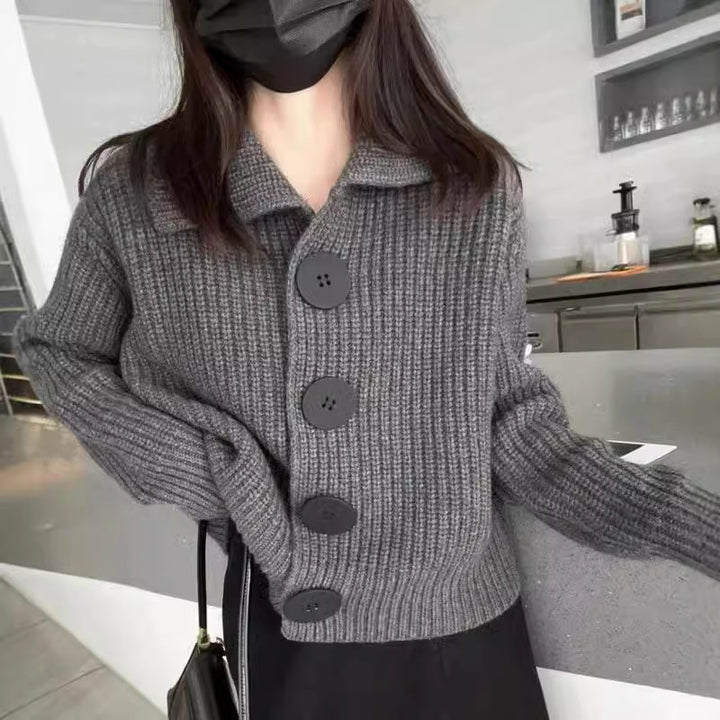 Cardigan pour femmes avec coupe oversized et grands boutons Chic & Stil