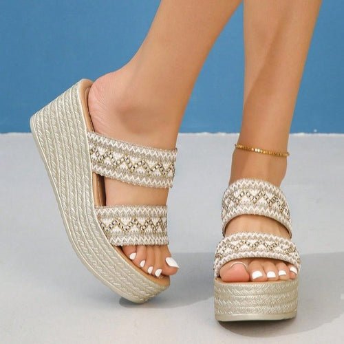 Women's platform sandals with a refined strap design and a soft insole Amarae