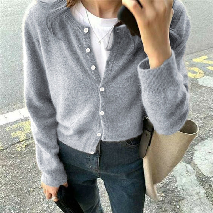 Cardigan pour femmes avec une texture fine et des détails de bouton élégants Chic & Stil