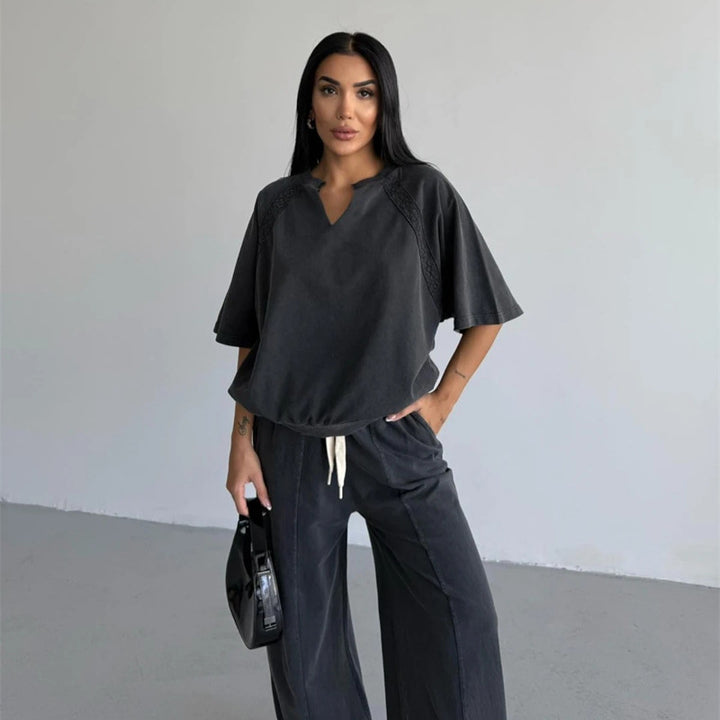 Oversized casual t-shirt for women with V-neck Lune London