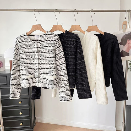 Cardigan en tricot joli pour femmes avec motif texturé Chic & Stil