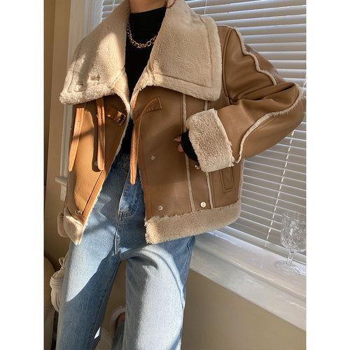 Ladies lambskin jacket with high-quality leather outer layer Chic & Stil