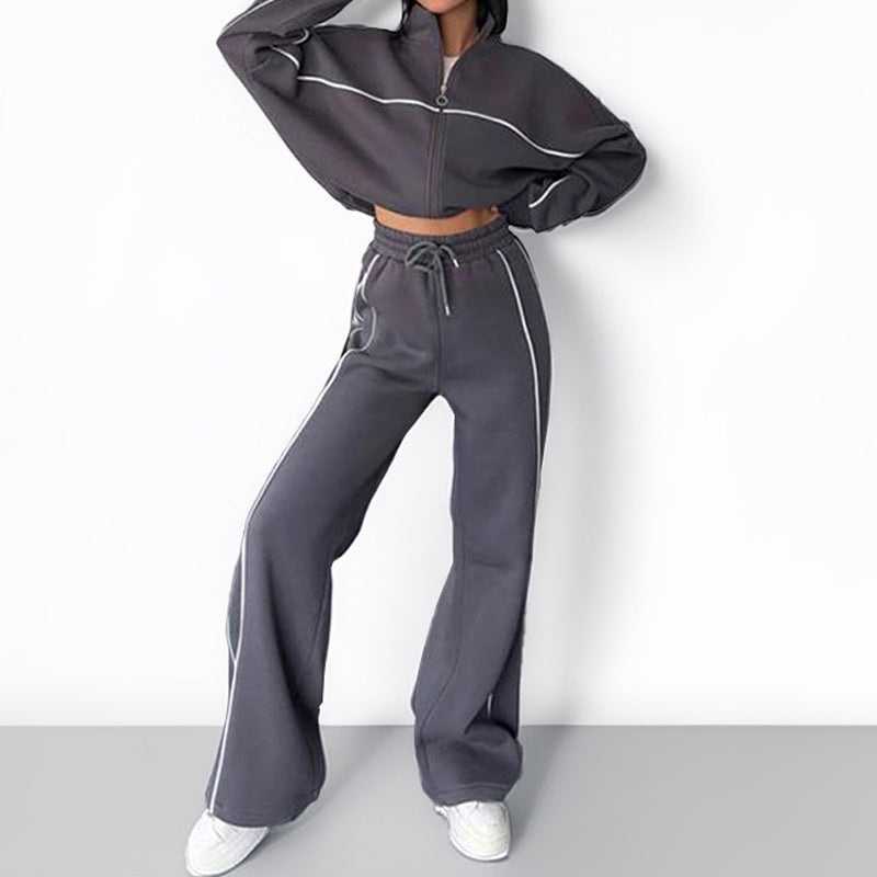 Ensemble sportif pour femmes avec matériau doux et inserts en hauteur. Chic & Stil