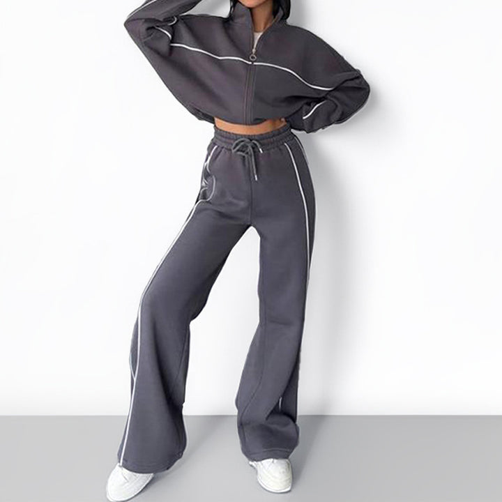 Ensemble sportif pour femmes avec matériau doux et inserts en hauteur. Chic & Stil
